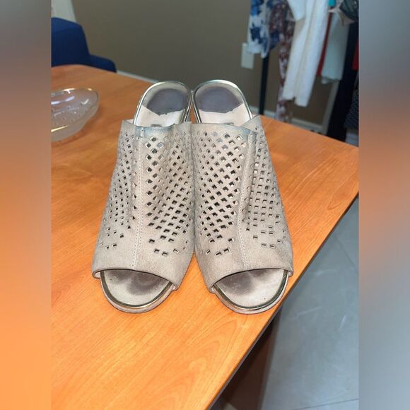 Diane von Furstenberg‎ Taviano Laser Cut Mule Sandals Size 6.5 Color Taupe - Picture 6 of 6